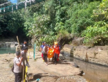 2 turis Austria tewas terjatuh dari Jembatan Cunca Wulang di Labuan Bajo, NTT, yang ambruk. (Foto: CNN Indonesia/Petrus)