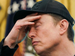 Elon Musk Tak Lagi Triliuner, Saham SpaceX Ambles 30% (Foto: 
REUTERS/Nathan Howard)
