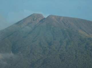 Gunung Slamet di Jawa Tengah. (Foto: ANTARA FOTO/Oky Lukmansyah)