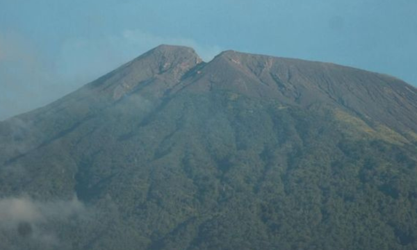 Gunung Slamet di Jawa Tengah. (Foto: ANTARA FOTO/Oky Lukmansyah)