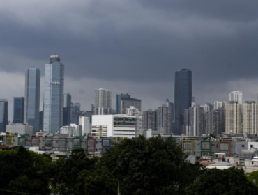 Ilustrasi. BMKG peringatkan potensi cuaca ekstrem di Indonesia, termasuk 
hujan lebat dan angin kencang, akibat sederet dinamika atmosfer. (Foto: 
ANTARA FOTO/MUHAMMAD ADIMAJA)
