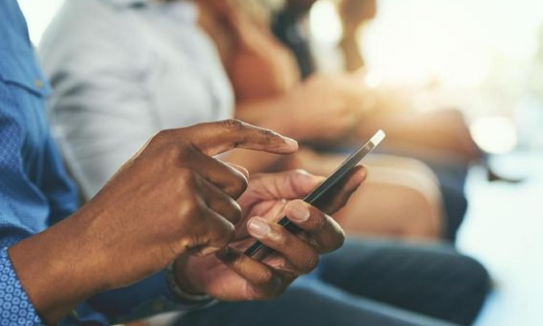 Ilustrasi. Orang yang tak suka mengikuti berita belum tentu memiliki literasi 
rendah. Bisa jadi ia mengalami news fatigue. (Foto: 
Istockphoto/PeopleImages)
