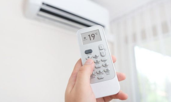 Ilustrasi. Tak sedikit yang mengeluhkan tubuh pegal ketika berada di ruangan 
ber-AC. Apa penyebabnya? (Foto: iStockphoto/simpson33)
