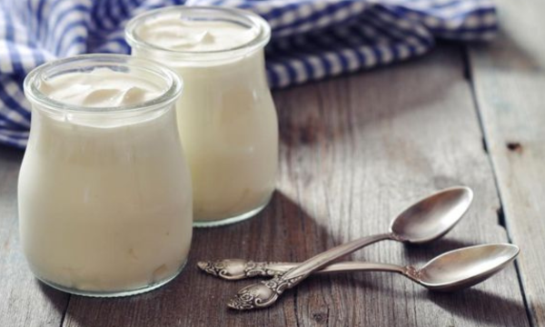 Ilustrasi. Tangkai cabai yang biasanya dibuang disebut berpotensi membantu 
proses fermentasi yogurt. Benarkah demikian? (Foto: 
iStockphoto/tashka2000)