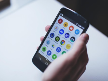 Ilustrasi. Usia HP Android ditentukan oleh tanggal rilis dan masa dukungan 
pabrikan. Pelajari cara cek umur ponsel dan pentingnya pembaruan 
keamanan. (Foto: Freestocks)
