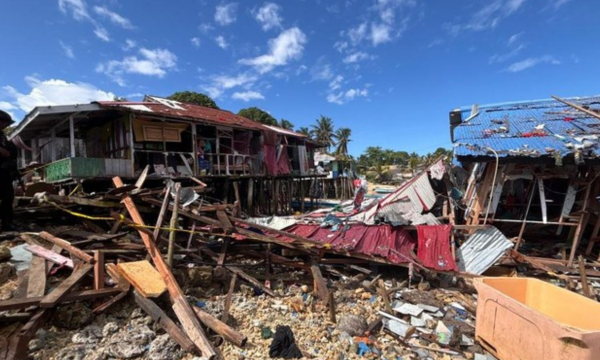 Masih Banyak Bom Bekas PD II di Seluruh Dunia yang Belum Diledakkan (Foto: Kondisi rumah warga hancur imbas ledakan bom diduga sisa peninggalan Perang Dunia II di Biak Numfor. (dok. Istimewa))
