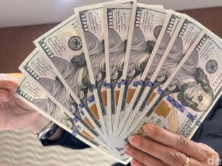 Nilai tukar rupiah terhadap dolar Amerika Serikat (AS) menembus 
level psikologis Rp 18.000 (Foto: Rifkianto Nugroho/detikfoto)
