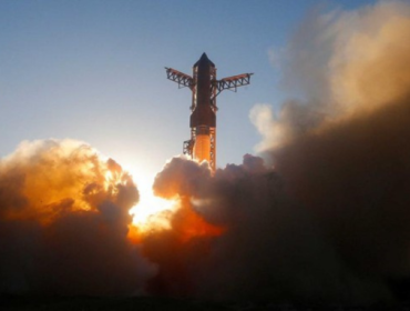 Saham SpaceX terus mengalami penurunan pasca euforia IPO usai. (Foto: 
REUTERS/Steve Nesius)