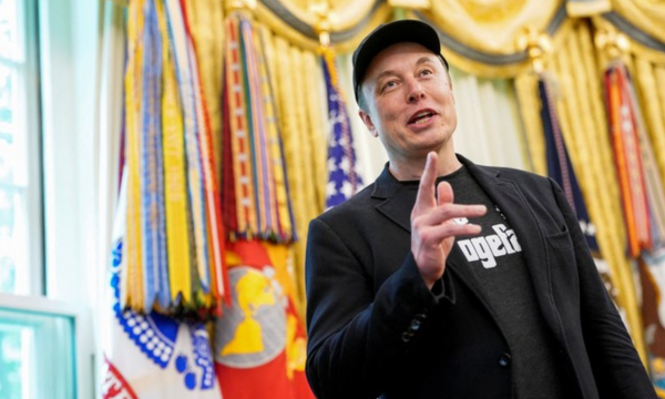 SpaceX Mau Mega IPO, Kekayaan Elon Musk Makin Nggak Ngotak
(Foto: REUTERS/Nathan Howard)