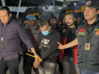 Taufik Hidayat, tersangka penyekapan dan penganiayaan sadis pacar 
saat ditangkap polisi (Foto: dok.istimewa)
