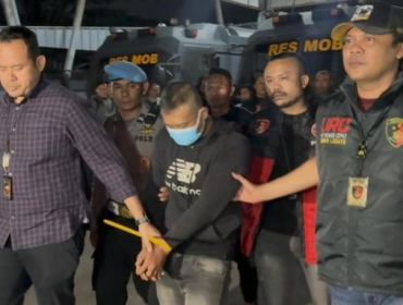Taufik Hidayat, tersangka penyekapan dan penganiayaan sadis pacar 
saat ditangkap polisi (Foto: dok.istimewa)
