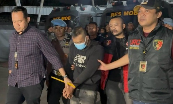 Taufik Hidayat, tersangka penyekapan dan penganiayaan sadis pacar 
saat ditangkap polisi (Foto: dok.istimewa)
