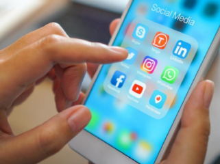 Dianggap Candu, Meta Diminta Ubah Desain Instagram dan 
Facebook (Foto: Getty Images/Wiyada Arunwaikit)
