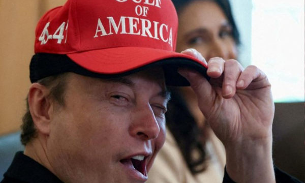 Elon Musk saat masih jadi pejabat di pemerintahan AS (Foto: 
REUTERS/Evelyn Hockstein)
