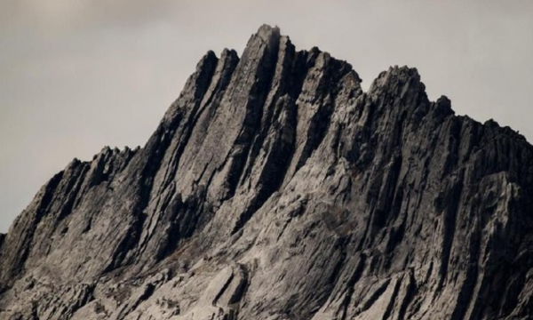 Es abadi di Puncak Jaya, Papua terancam hilang sepenuhnya pada akhir 
2026 atau awal 2027. (Foto: Istockphoto/Gr8ph1cs)
