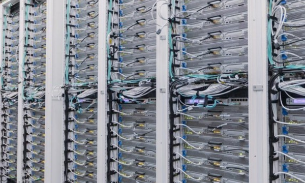 Ilustrasi data center. Rencana Inggris mempercepat pembangunan data 
center untuk menopang pertumbuhan AI berisiko memicu krisis air. (Foto: 
Microsoft)
