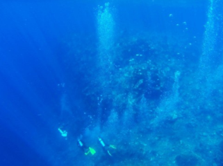 Ilustrasi gunung api bawah laut. BMKG mengungkap batu apung di perairan 
Sarmi dan Biak berasal dari letusan gunung bawah laut di Papua Nugini. 
(Foto: ANTARA FOTO/Andika Wahyu/Asf/Spt/15.)
