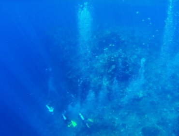 Ilustrasi gunung api bawah laut. BMKG mengungkap batu apung di perairan 
Sarmi dan Biak berasal dari letusan gunung bawah laut di Papua Nugini. 
(Foto: ANTARA FOTO/Andika Wahyu/Asf/Spt/15.)
