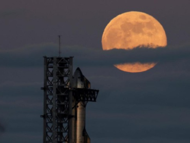 Ilustrasi. Uji coba penerbangan ke-13 roket Starship SpaceX dibatalkan saat detik-detik akhir karena mesin gagal menyala. (Foto: REUTERS/Joe Skipper) 