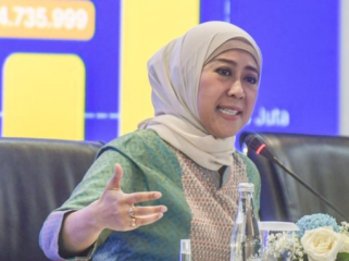 Menkomdigi Meutya Hafid menetapkan Telkomsel, Indosat, dan XL sebagai 
pemenang lelang frekuensi 700 MHz dan 2,6 GHz, meningkatkan akses 
internet dan layanan digital. (Foto: ANTARA FOTO/MUHAMMAD ADIMAJA)
