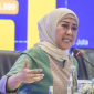 Menkomdigi Meutya Hafid menetapkan Telkomsel, Indosat, dan XL sebagai 
pemenang lelang frekuensi 700 MHz dan 2,6 GHz, meningkatkan akses 
internet dan layanan digital. (Foto: ANTARA FOTO/MUHAMMAD ADIMAJA)
