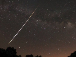 Meteor Tembus Atap Rumah, Ternyata Batu Langit Langka. Ilustrasi meteor. (Foto: Space.com) 