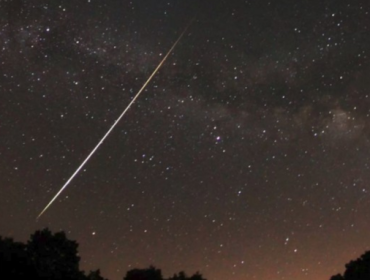 Meteor Tembus Atap Rumah, Ternyata Batu Langit Langka. Ilustrasi meteor. (Foto: Space.com) 