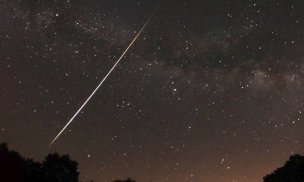 Meteor Tembus Atap Rumah, Ternyata Batu Langit Langka. Ilustrasi meteor. (Foto: Space.com) 
