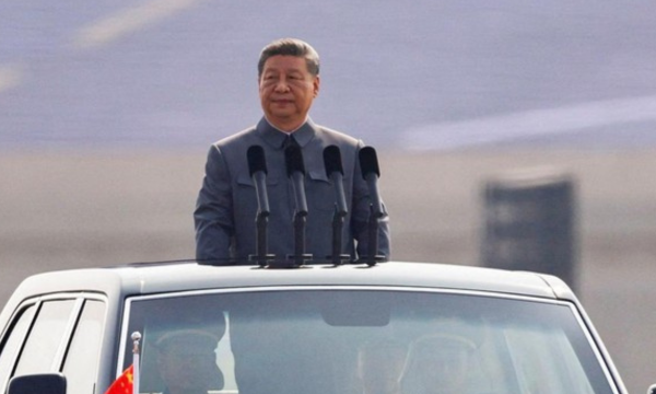 Presiden China Xi Jinping menekankan pentingnya kerja sama internasional dalam pengembangan AI, menolak dominasi satu negara. (Foto: REUTERS/Tingshu Wang) 
