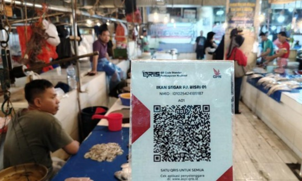 Transaksi QRIS semakin marak, namun modus penipuan juga meningkat. 
(Foto: CNN Indonesia/Safir Makki)