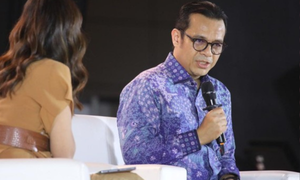 Wamenkomdigi Nezar Patria menyebut regulasi layanan pengantaran barang 
berbasis digital memasuk tahap akhir. (Foto: CNBC Indonesia/Faisal 
Rahman)
