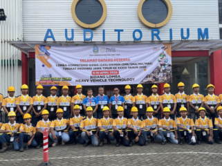 Pelaksanaan Lomba Kompetensi Siswa (LKS) Teknik Alat Berat (TAB) di di SMK Negeri 5 Surabaya, Jawa Timur.
(foto: ist)