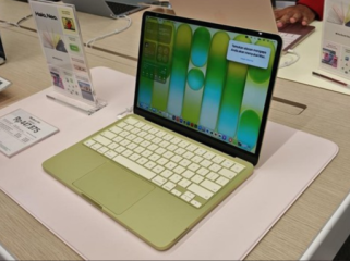 Apple mencatat pertumbuhan penjualan iPhone dan Mac yang kuat, namun 
diperkirakan akan melambat akibat keterbatasan pasokan cip. (Foto: CNN 
Indonesia/Loamy N)
