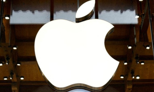 Apple uji chip memori CXMT untuk iPhone dan MacBook, sebagai solusi 
kelangkaan komponen. (Foto: REUTERS/Abdul Saboor)
