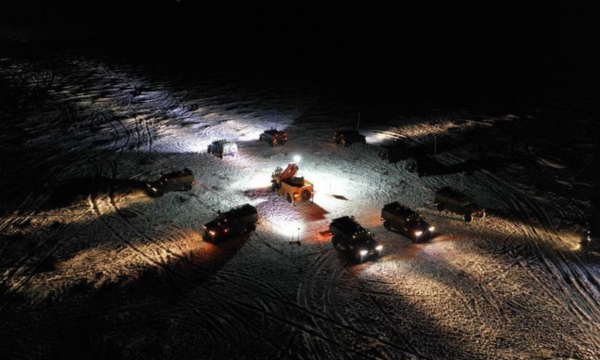 Chang'e 5 saat mendarat di Bumi membawa sampel Bulan (Foto: Xinhua/Ren Junchuan)