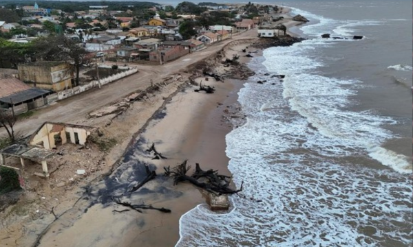 El Nino kuat tak hanya membawa kondisi kering, tetapi juga dapat 
mempercepat kenaikan permukaan laut global. (Foto: REUTERS/Ricardo 
Moraes)
