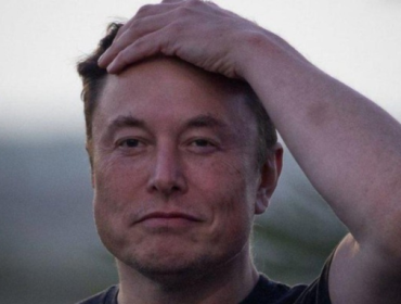 Elon Musk membocorkan rencana SpaceX untuk pabrik satelit 
robotik di Bulan. (Foto: BBC World)

