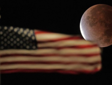 Gerhana Bulan Sebagian (Foto: Associated Press)