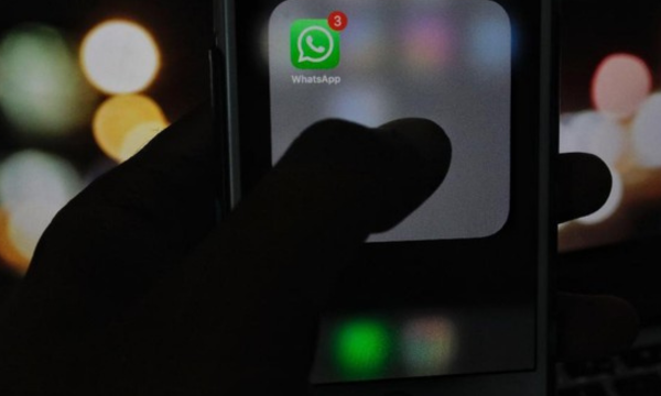 Ilustrasi. Pengguna WhatsApp di berbagai negara, termasuk Indonesia, 
mengeluhkan pemblokiran akun mendadak dan status 'dalam peninjauan'. 
(Foto: CNN Indonesia/Adhi Wicaksono)
