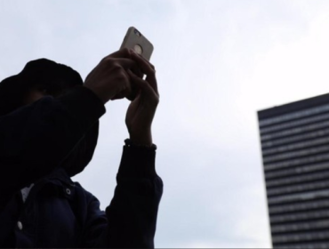 Ilustrasi. Putusan MK mewajibkan operator seluler sediakan paket internet 
rollover. Namun, implementasi masih menunggu regulasi dari pemerintah. 
(Foto: CNN Indonesia/Hesti Rika)
