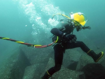 Kabel Laut Bertambah, Harga Internet RI Bisa Makin Murah?
Ilustrasi (Foto: Defense.gov)
