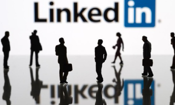 LinkedIn luncurkan fitur baru untuk melaporkan unggahan AI berkualitas 
rendah, dikenal sebagai AI Slop, guna menjaga konten autentik di platform. 
(Foto: istockphoto./hocus-focus)
