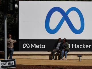 Meta, induk Facebook dan Instagram, menghadapi denda hingga US$1,4 triliun karena melanggar perlindungan privasi anak. Sidang dimulai 18 Agustus di California. (Foto: REUTERS/CARLOS BARRIA)