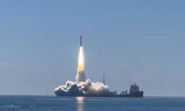 Satelit Lampung-1, satelit AI hiperspektral pertama Indonesia, diluncurkan 
untuk memantau pertanian dan risiko bencana. Kerja sama dengan Provinsi 
Shandong. (Foto: ANTARA/Xinhua/Song Xiongye)
