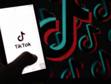 TikTok setuju membayar denda US$400 juta untuk menyelesaikan gugatan 
pelanggaran privasi anak. Ini mencerminkan pengawasan ketat terhadap 
media sosial global. (Foto: CNN Indonesia/Adhi Wicaksono)
