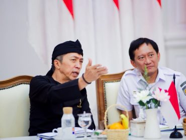 Pertemuan antara Wali Kota Bogor, Dedie A. Rachim beserta jajaran perangkat daerah dengan Direktur Utama PT KAI (Persero), Bobby Rasyidin dan jajaran di Paseban Suradipati, Balai Kota Bogor, Kamis (20/8/2026). (foto: Kominfo)