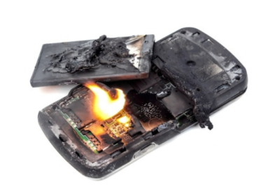 Alasan Kenapa Handphone yang Tethering Nyala Jangan Disimpan dalam Tas. Ilustrasi Handphone Meledak (Foto: Shutterstock)