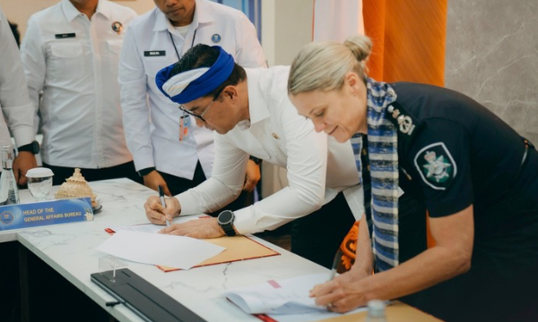 Badan Narkotika Nasional (BNN) dan Australian Federal Police (AFP) sepakat melanjutkan kemitraan dalam menghadapi ancaman narkotika lintas negara. Kesepakatan tersebut diwujudkan melalui penandatanganan perpanjangan Memorandum of Understanding (MoU) tentang kerja sama dalam memerangi peredaran gelap narkotika, psikotropika, dan prekursor narkotika oleh Kepala BNN RI Suyudi Ario Seto dan Komisioner AFP Krissy Barret, di Bali, Selasa (22/9/2026).
