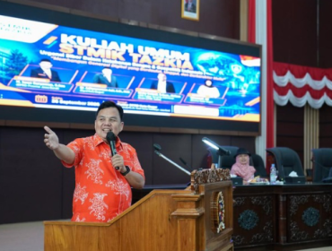 Kota Bogor-HUMPROPUB – Ketua DPRD Kota Bogor, Dr. Adityawarman Adil, hadir dalam kegiatan Kuliah Umum STMIK Tazkia yang digelar di Ruang Rapat Paripurna DPRD Kota Bogor, Sabtu (26/9/2026).