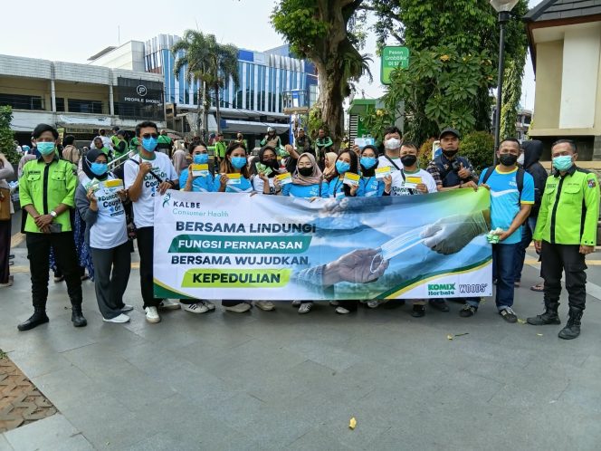 
					Abu Vulkanik Menyebar, Kalbe Consumer Health dan PWI Kota Bogor Bagikan Masker 